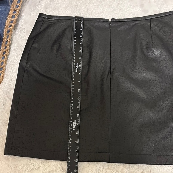 Valerie Stevens Black Pencil Mini Skirt for Cocktail - Picture 6 of 9